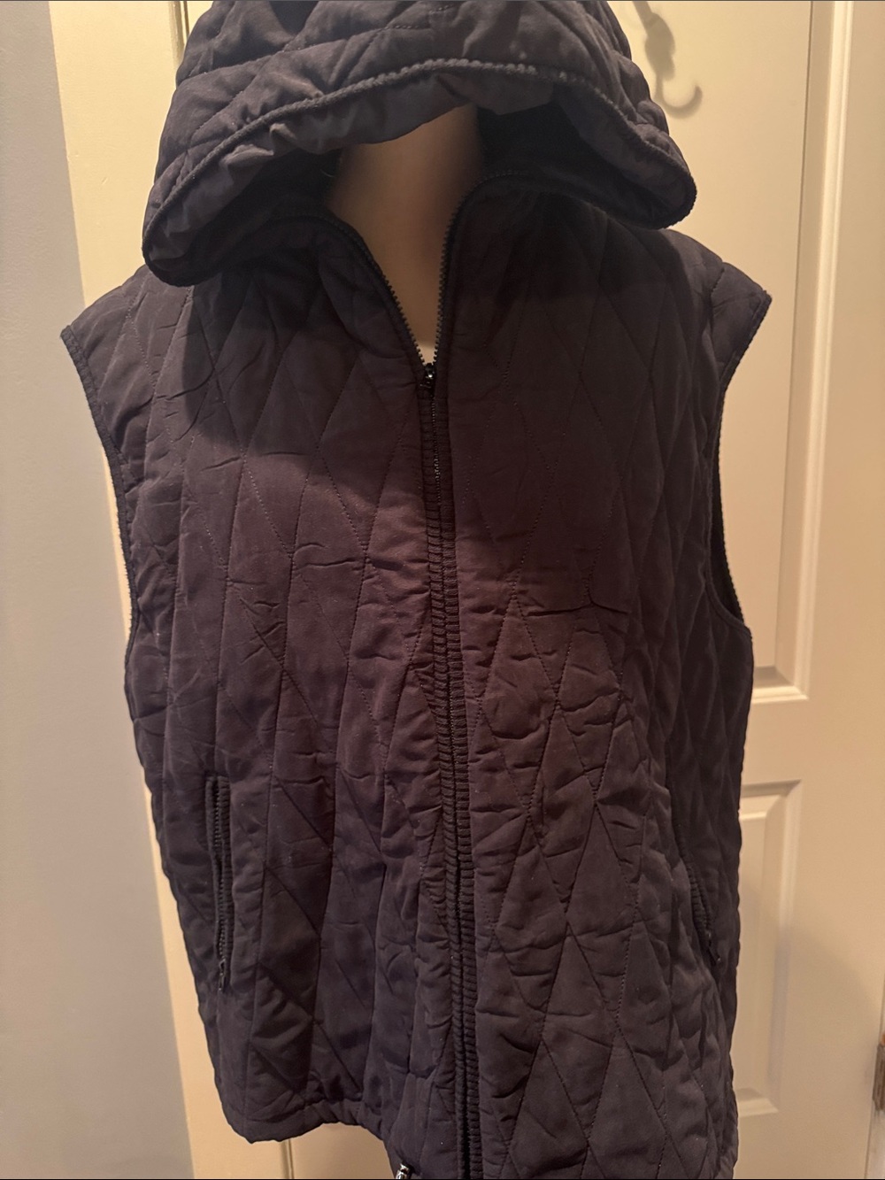 Quilted Hooded Vest in black - Women's Sleeveless Jacket